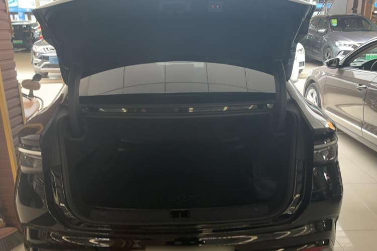 Used BYD Seal 2023 DM-i 1.5L 121km Prestige Model Trunk