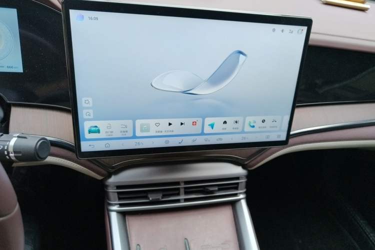 Used BYD Seal 2023 DM-i 1.5L 121km Prestige Model Audio And AC Panel