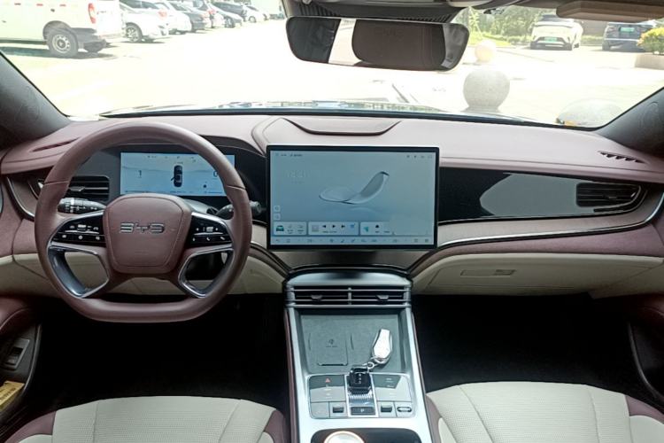 Used BYD Seal 2023 DM-i 1.5L 121km Prestige Model Center Console