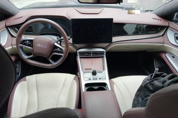 Used BYD Seal 2023 DM-i 1.5L 121km Prestige Model Center Console