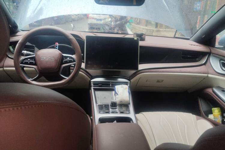 Used BYD Seal 2023 DM-i 1.5T 121km Prestige Model Center Console