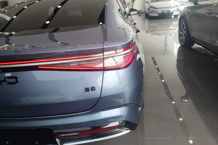 Used BYD Seal 2023 DM-i 1.5T 121km Prestige Model Exterior 3
