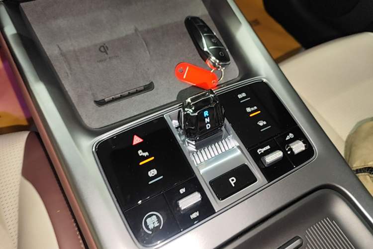 Used BYD Seal 2023 DM-i 1.5T 121km Prestige Model Gear Lever