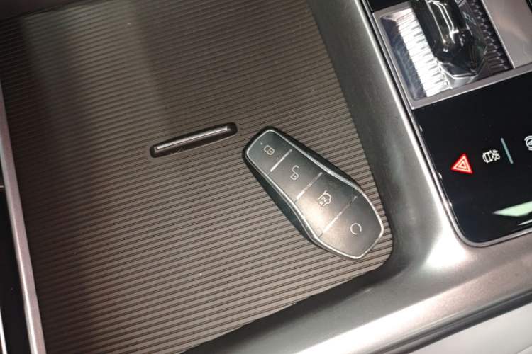 Used BYD Seal 2023 DM-i 1.5L 121km Luxury Model Interior 1