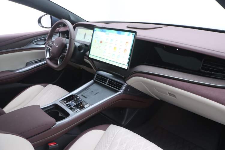 Used BYD Seal 2023 DM-i 1.5T 121km Flagship Model Interior 13