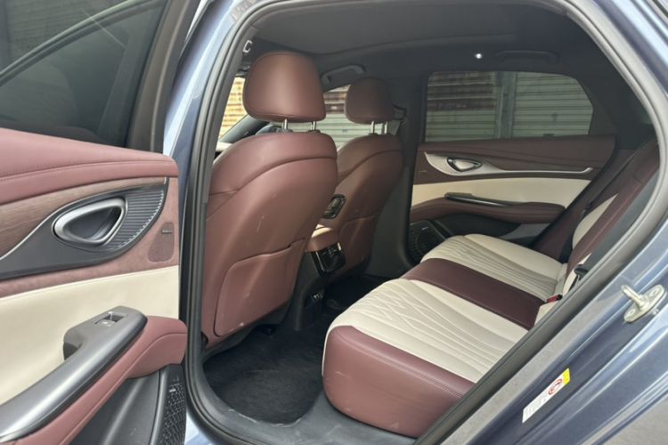 Used BYD Seal 2023 DM-i 1.5T 121km Flagship Model Interior 3