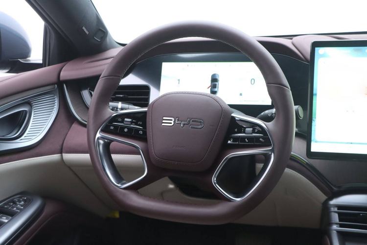 Used BYD Seal 2023 DM-i 1.5T 121km Flagship Model Interior 4