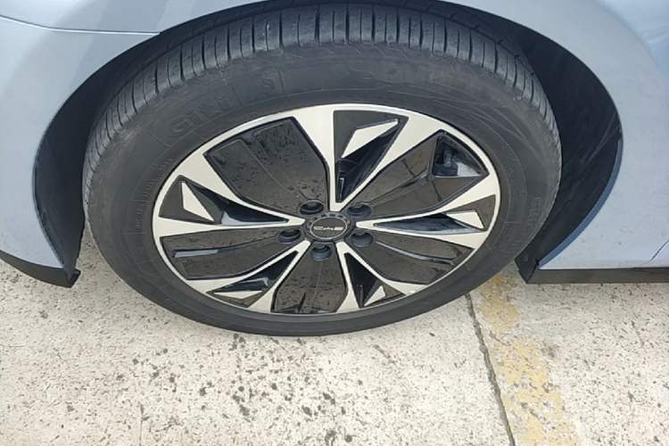 Used BYD Seal 2023 Champion Edition 550km Prestige Model Left Front Wheel Hub