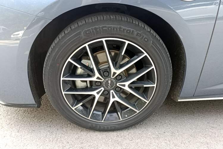 Used BYD Seal 2023 DM-i 1.5L 121km Prestige Model Left Front Wheel Hub