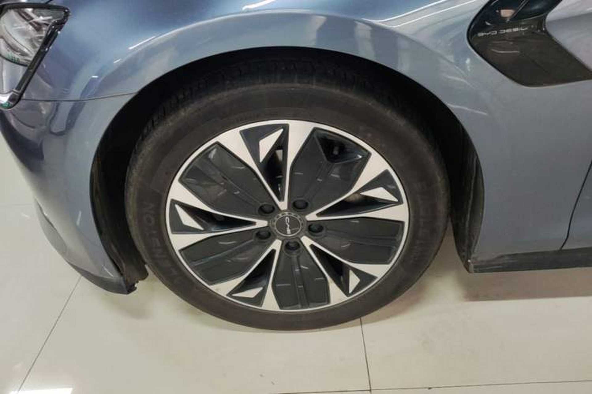 Used BYD Seal 2023 Champion Edition 700km Deluxe Model Left Front Wheel Hub