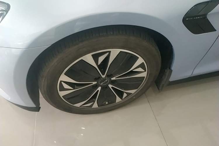 Used BYD Seal 2023 Champion Edition 550km Elite Model Left Front Wheel Hub