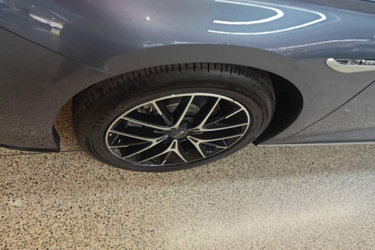 Used BYD Seal 2023 DM-i 1.5T 121km Prestige Model Left Front Wheel Hub