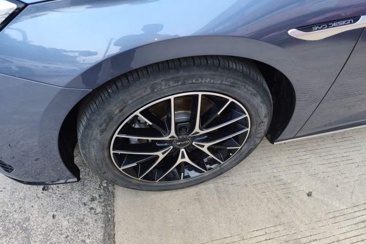 Used BYD Seal 2023 DM-i 1.5T 121km Flagship Model Left Front Wheel Hub
