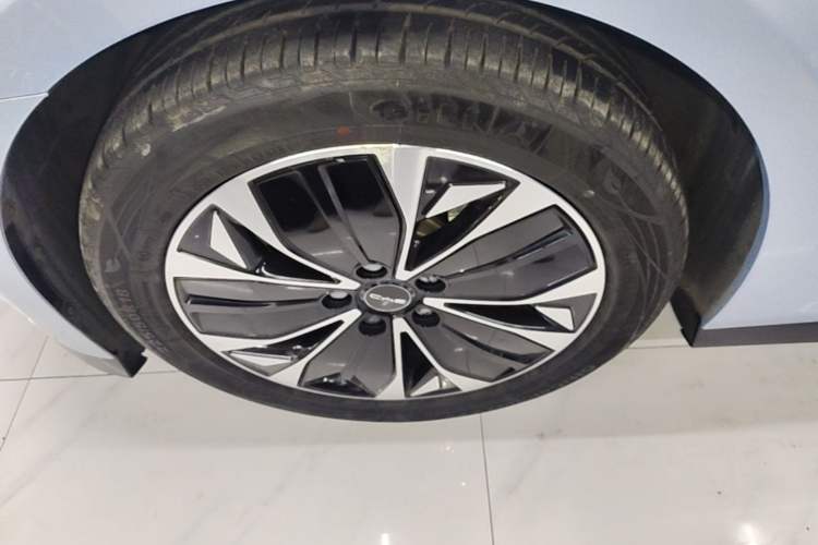 Used BYD Seal 2023 Champion Edition 550km Elite Model Left Front Wheel Hub
