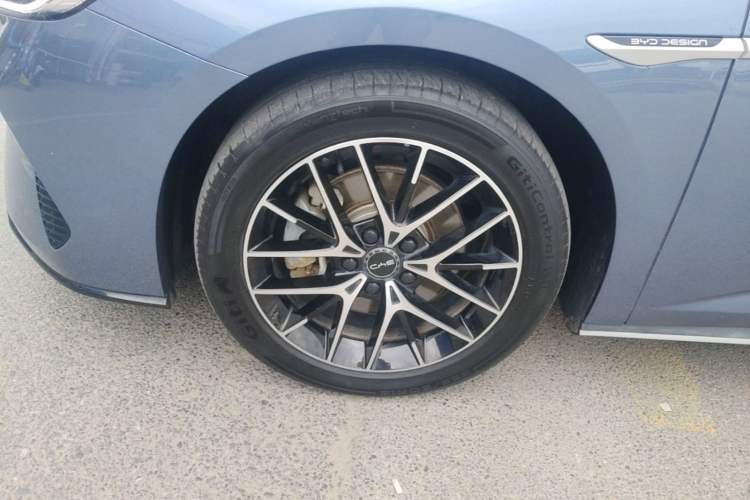 Used BYD Seal 2023 DM-i 1.5L 121km Prestige Model Left Front Wheel Hub