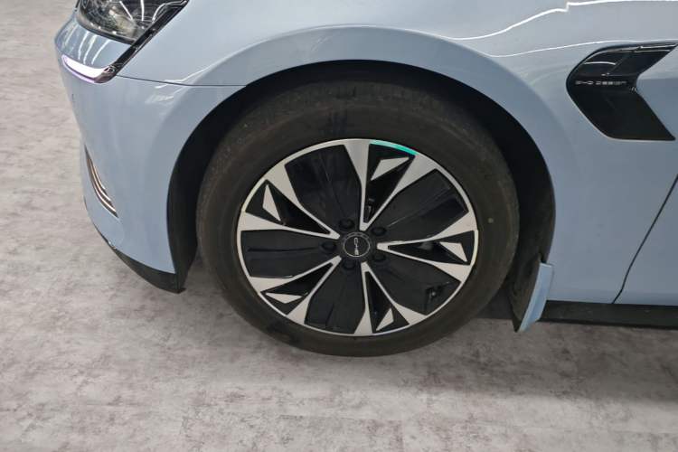 Used BYD Seal 2023 Champion Edition 550km Elite Model Left Front Wheel Hub