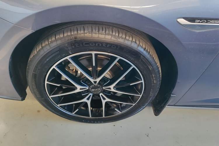 Used BYD Seal 2023 DM-i 1.5L 121km Luxury Model Left Front Wheel Hub