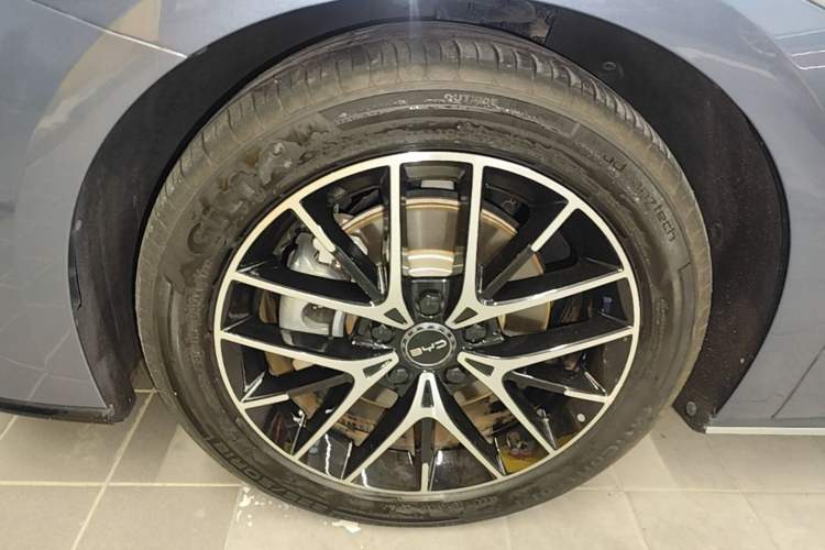Used BYD Seal 2023 DM-i 1.5T 121km Prestige Model Left Front Wheel Hub