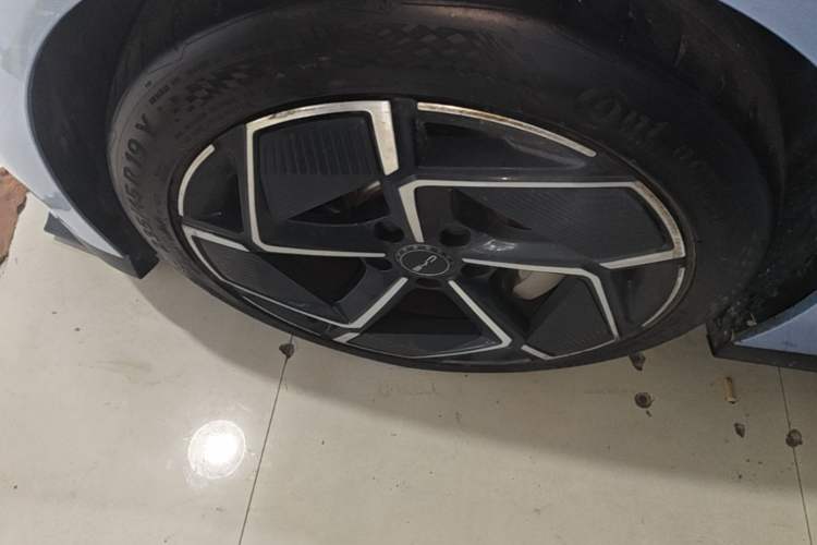 Used BYD Seal 2023 Champion Edition 700km Performance Version Left Front Wheel Hub
