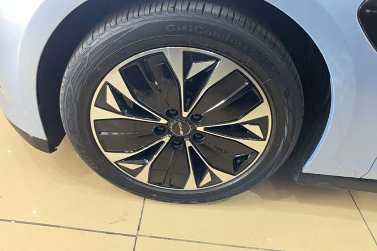 Used BYD Seal 2023 Champion Edition 550km Prestige Model Left Front Wheel Hub