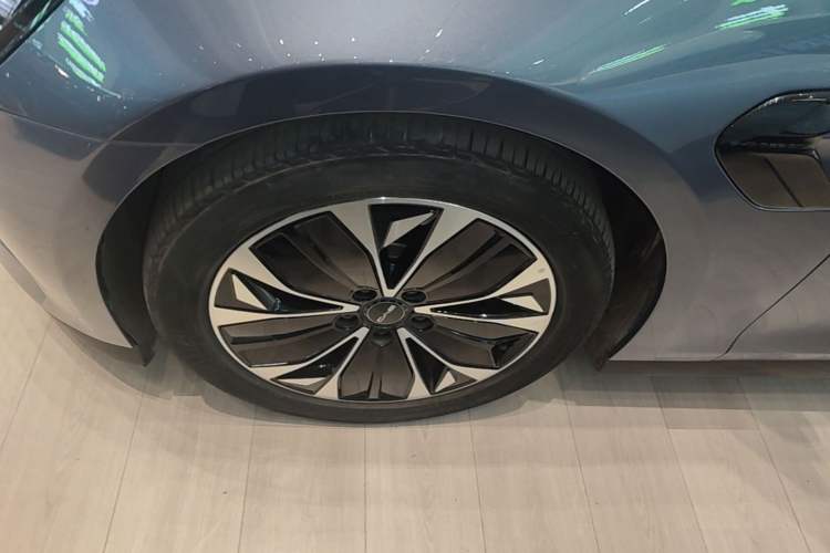 Used BYD Seal 2023 Champion Edition 550km Prestige Model Left Front Wheel Hub