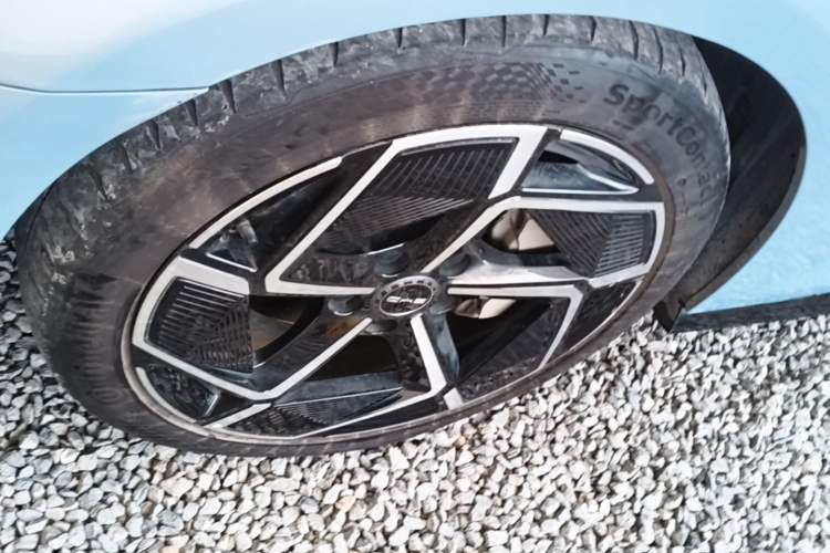 Used BYD Seal 2023 Champion Edition 700km Performance Version Left Front Wheel Hub
