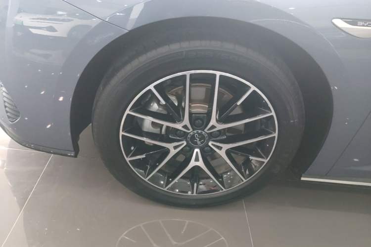 Used BYD Seal 2023 DM-i 1.5T 121km Prestige Model Left Front Wheel Hub