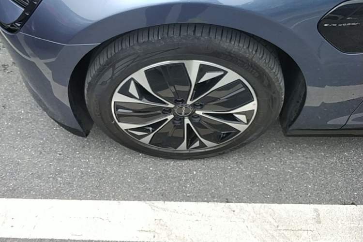 Used BYD Seal 2023 Champion Edition 700km Deluxe Model Left Front Wheel Hub