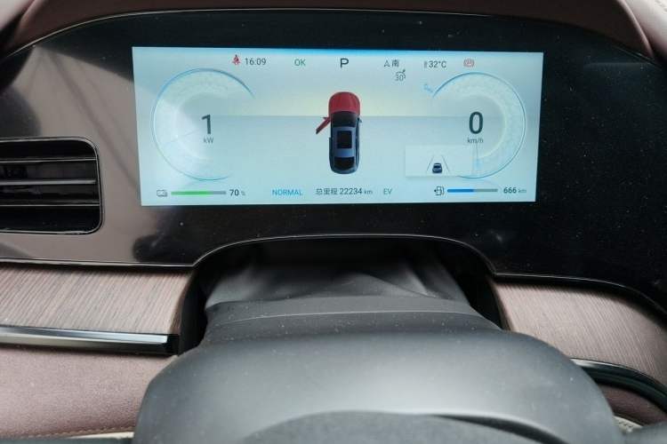 Used BYD Seal 2023 DM-i 1.5L 121km Prestige Model Odometer Close Up