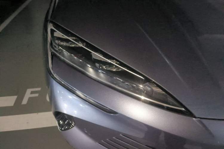 Used BYD Seal 2023 DM-i 1.5T 121km Flagship Model Right Front Headlight