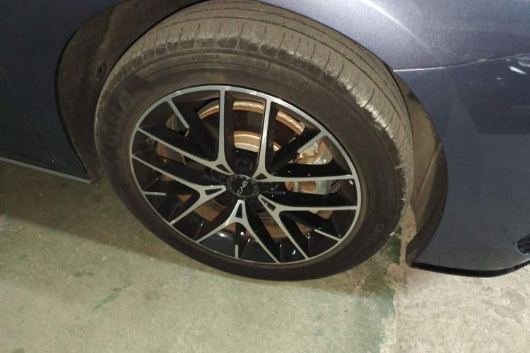 Used BYD Seal 2023 DM-i 1.5L 121km Luxury Model Right Front Wheel Hub