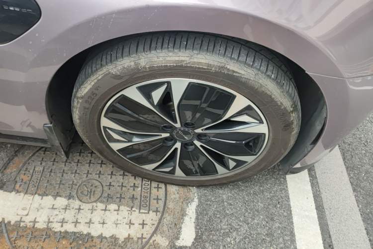 Used BYD Seal 2023 Champion Edition 550km Prestige Model Right Front Wheel Hub