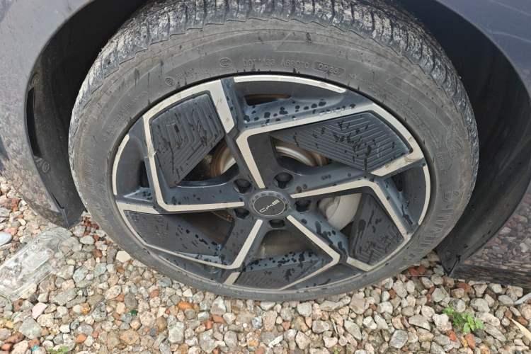 Used BYD Seal 2023 Champion Edition 700km Performance Version Right Front Wheel Hub