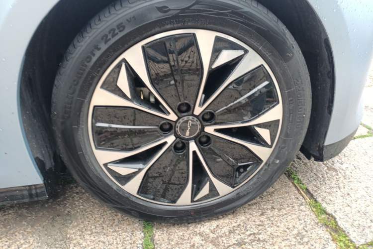 Used BYD Seal 2023 Champion Edition 550km Prestige Model Right Front Wheel Hub