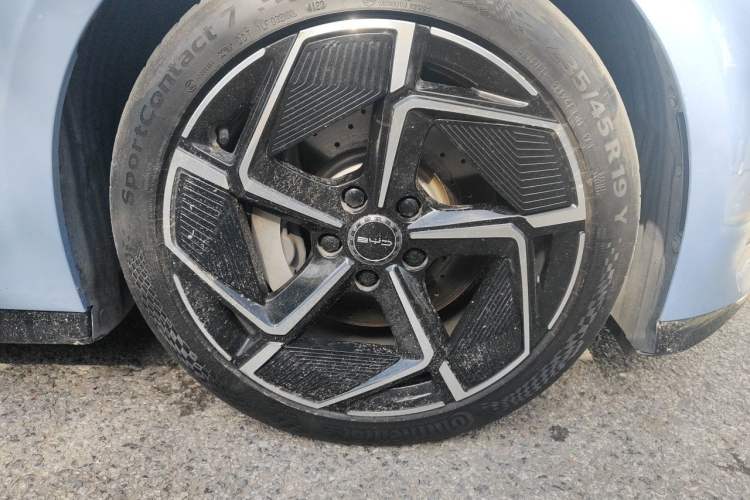Used BYD Seal 2023 Champion Edition 700km Performance Version Right Front Wheel Hub