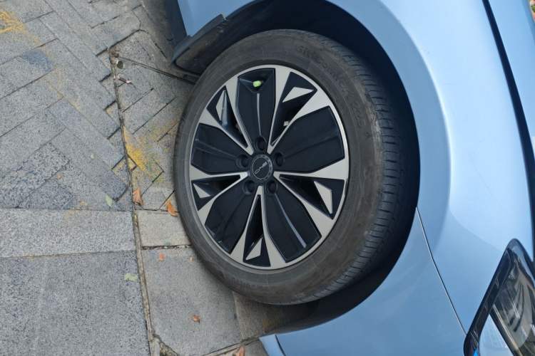 Used BYD Seal 2023 Champion Edition 550km Elite Model Right Front Wheel Hub