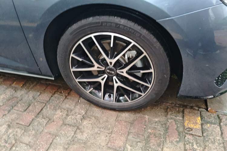 Used BYD Seal 2023 DM-i 1.5T 121km Prestige Model Right Front Wheel Hub