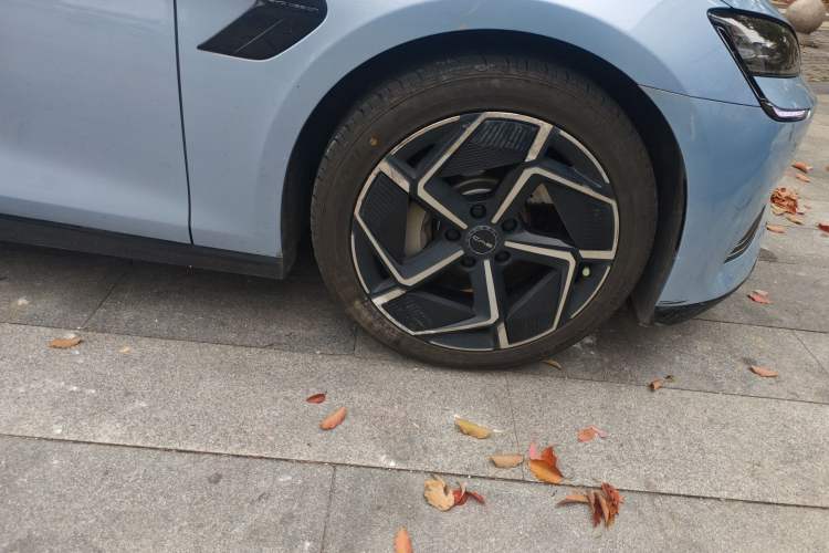 Used BYD Seal 2023 Champion Edition 700km Performance Version Right Front Wheel Hub