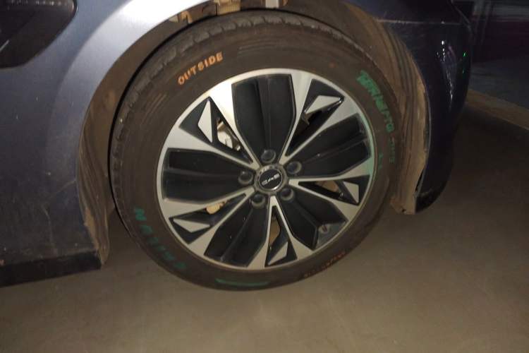 Used BYD Seal 2023 Champion Edition 700km Deluxe Model Right Front Wheel Hub