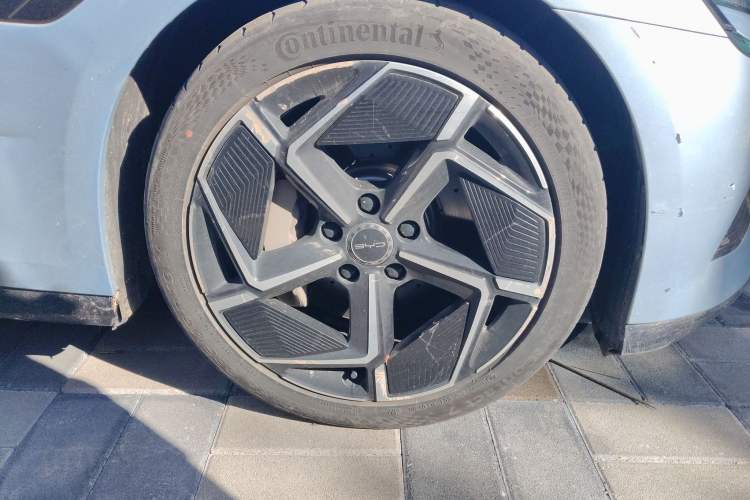Used BYD Seal 2023 Champion Edition 700km Performance Version Right Front Wheel Hub
