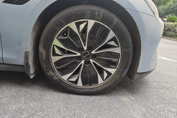 Used BYD Seal 2023 Champion Edition 550km Prestige Model Right Front Wheel Hub