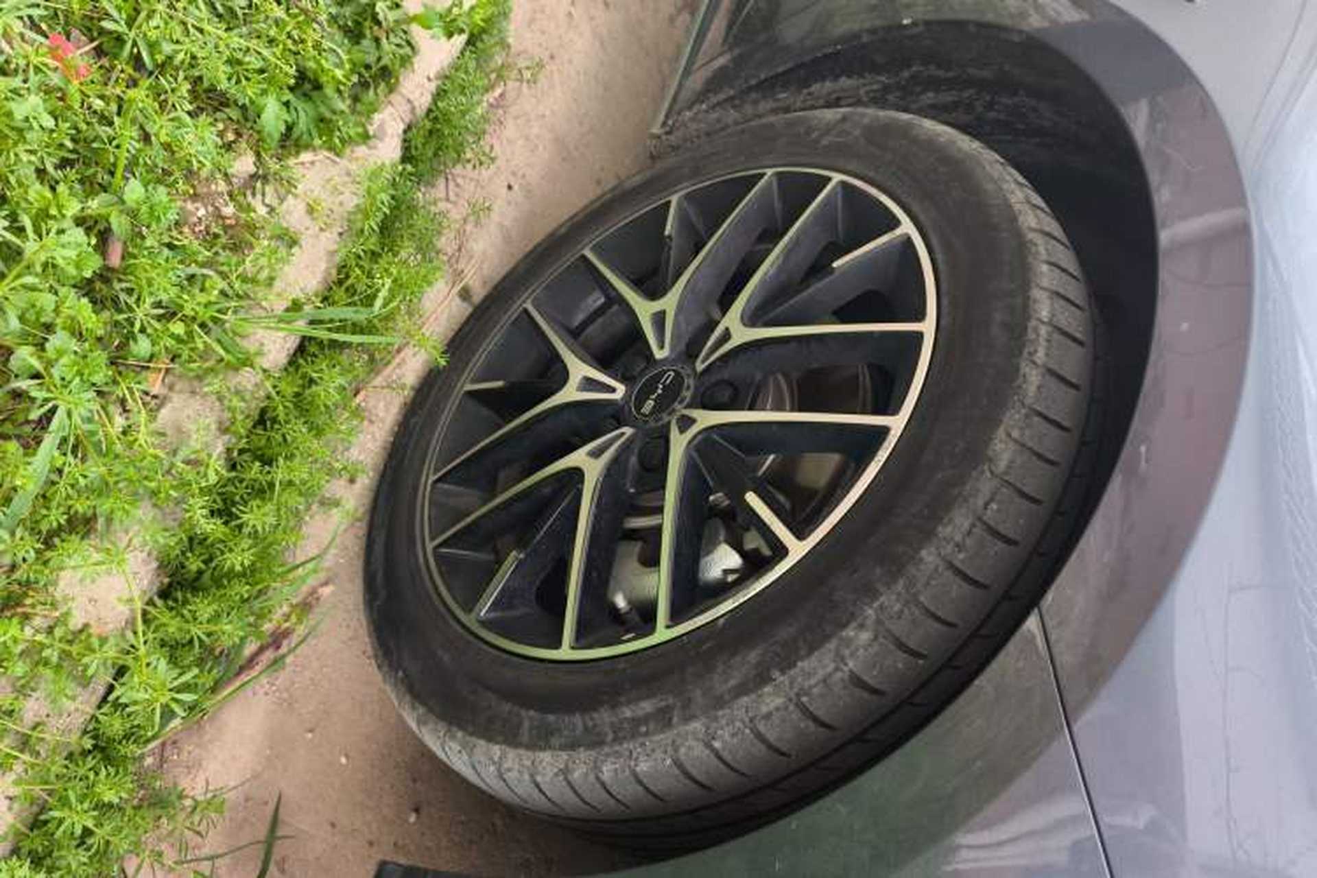 Used BYD Seal 2023 DM-i 1.5L 121km Prestige Model Right Front Wheel Hub