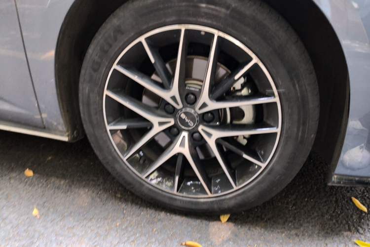 Used BYD Seal 2023 DM-i 1.5T 121km Flagship Model Right Front Wheel Hub