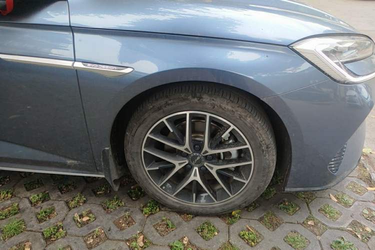 Used BYD Seal 2023 DM-i 1.5L 121km Prestige Model Right Front Wheel Hub