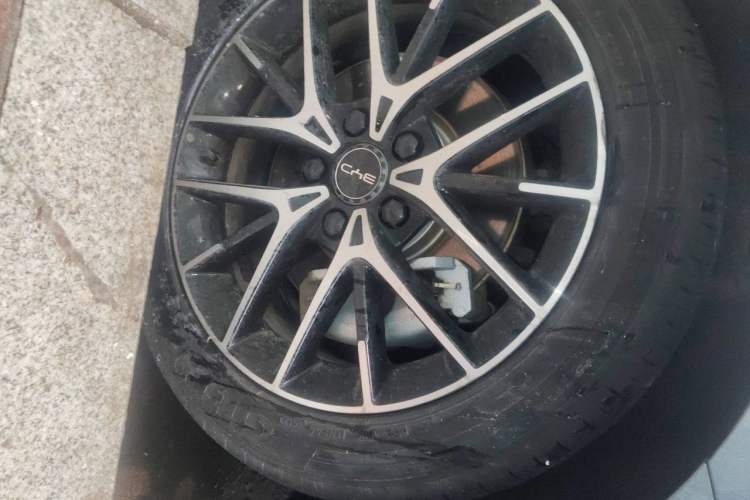 Used BYD Seal 2023 DM-i 1.5T 121km Prestige Model Right Front Wheel Hub