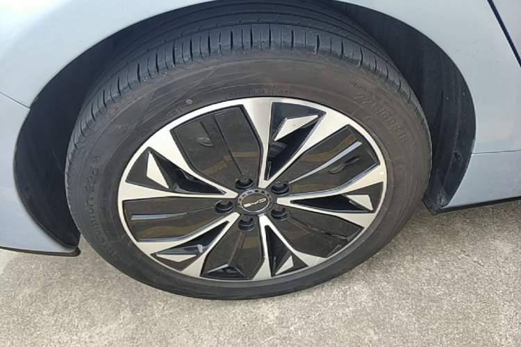 Used BYD Seal 2023 Champion Edition 550km Prestige Model Right Rear Wheel Hub