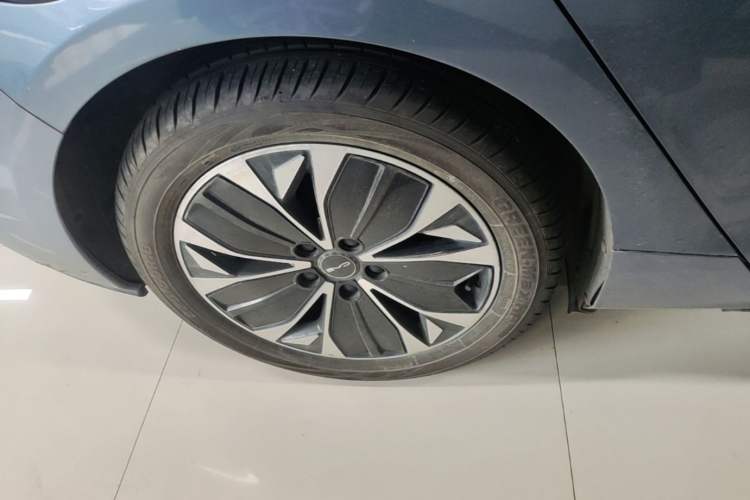 Used BYD Seal 2023 Champion Edition 700km Deluxe Model Right Rear Wheel Hub