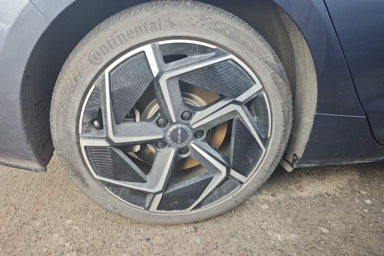 Used BYD Seal 2023 Champion Edition 700km Performance Version Right Rear Wheel Hub
