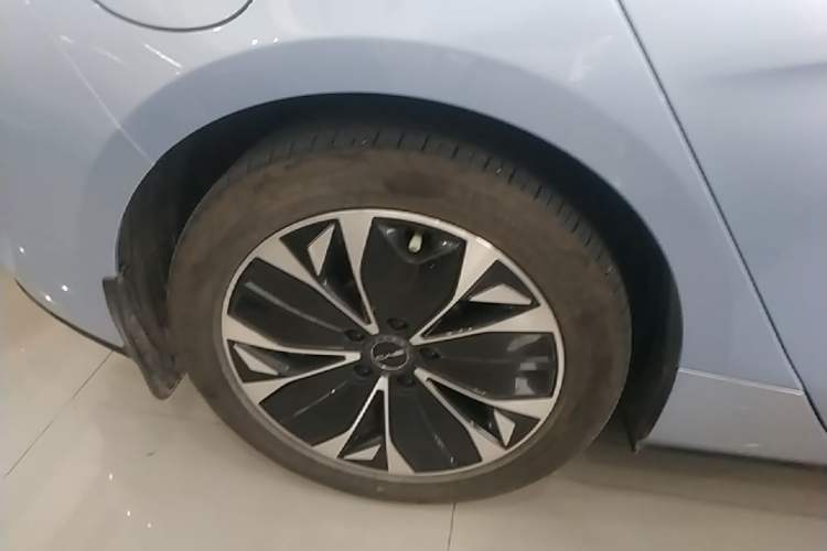 Used BYD Seal 2023 Champion Edition 550km Elite Model Right Rear Wheel Hub