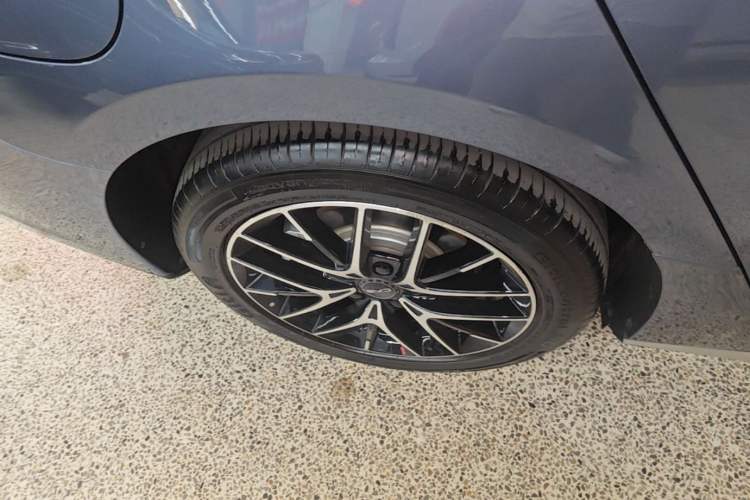 Used BYD Seal 2023 DM-i 1.5T 121km Prestige Model Right Rear Wheel Hub